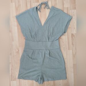 Nine West Size Medium Light Green Romper With Pockets And Cut Out Back